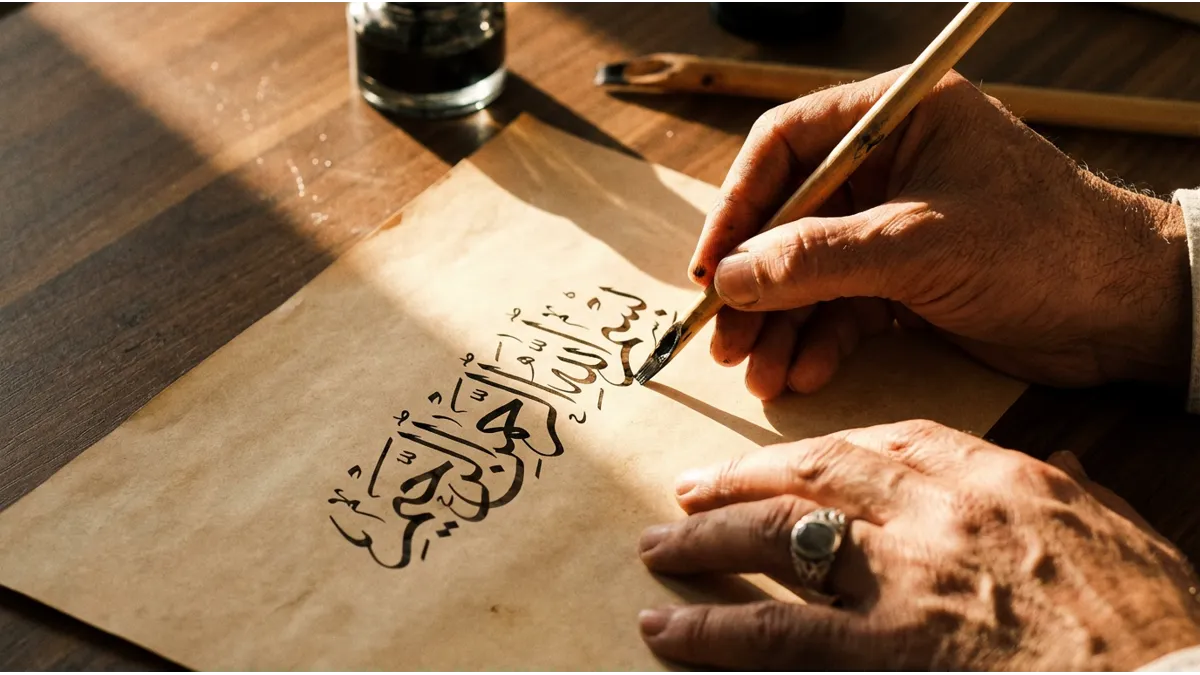 Détail d'une écriture de droite à gauche pour traduire du français vers l'arabe